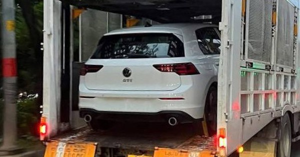 VW Golf lộ diện ở Việt Nam: Là bản giữa và bản tiêu chuẩn, giá khởi điểm chưa đến 800 triệu, có máy hybrid