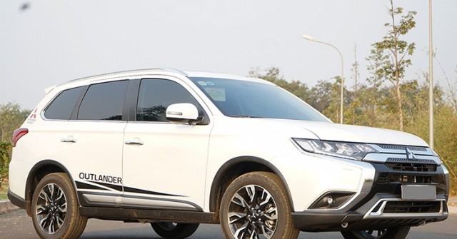 Giá xe Mitsubishi Outlander tháng 3/2025, ưu đãi 50% phí trước bạ