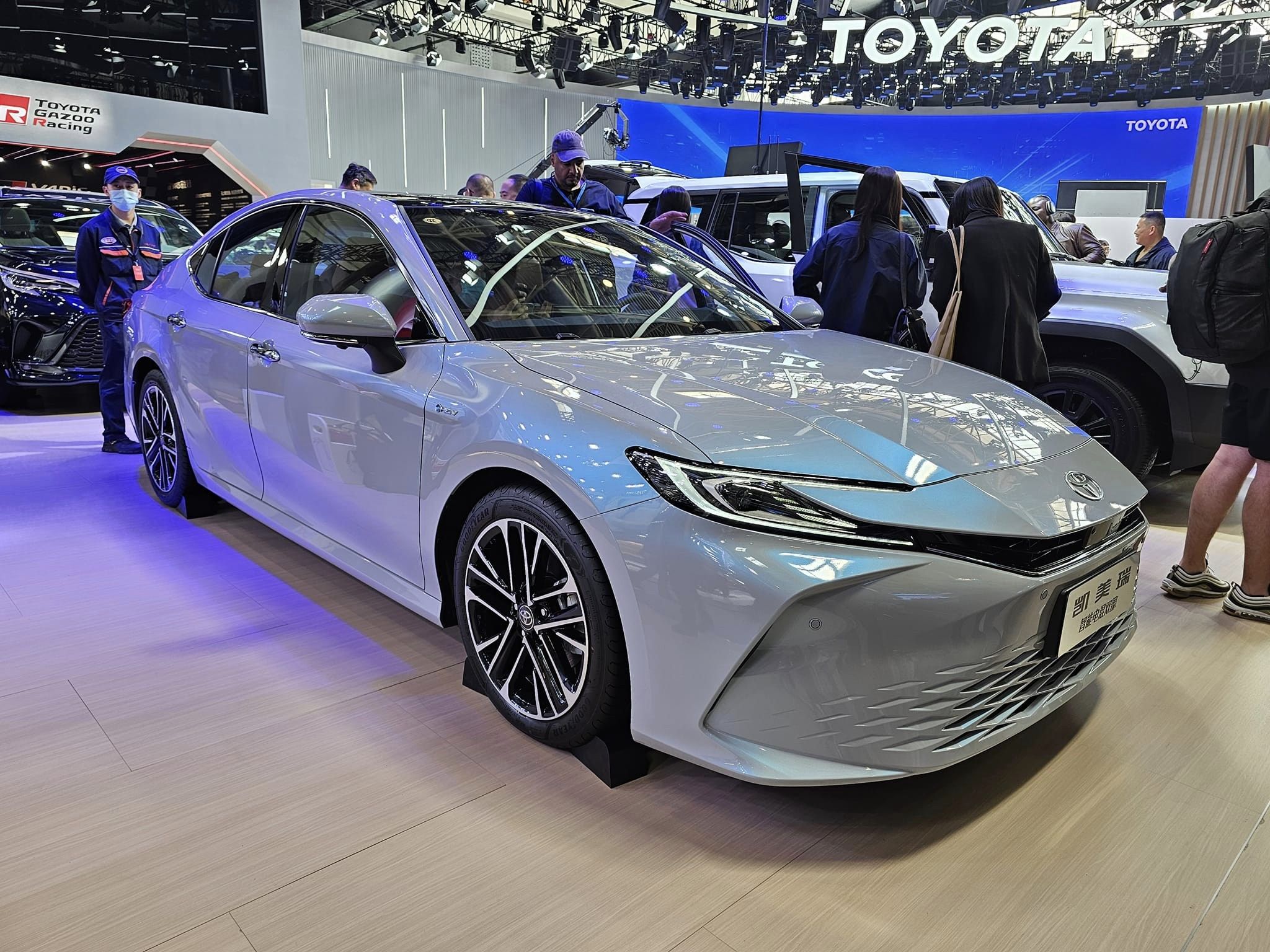 Soi thực tế Toyota Camry Hybrid 2025 tại Triển lãm Ô tô Bắc Kinh 2024