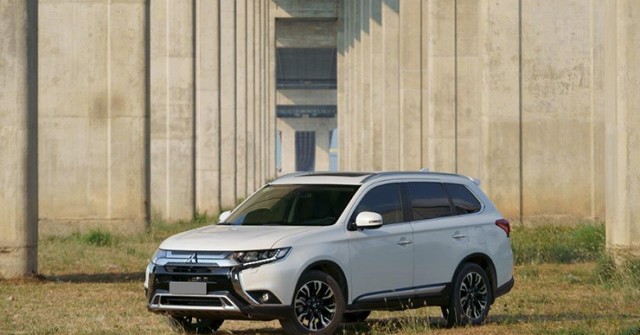 Giá xe Mitsubishi Outlander cập nhật tháng 5/2025
