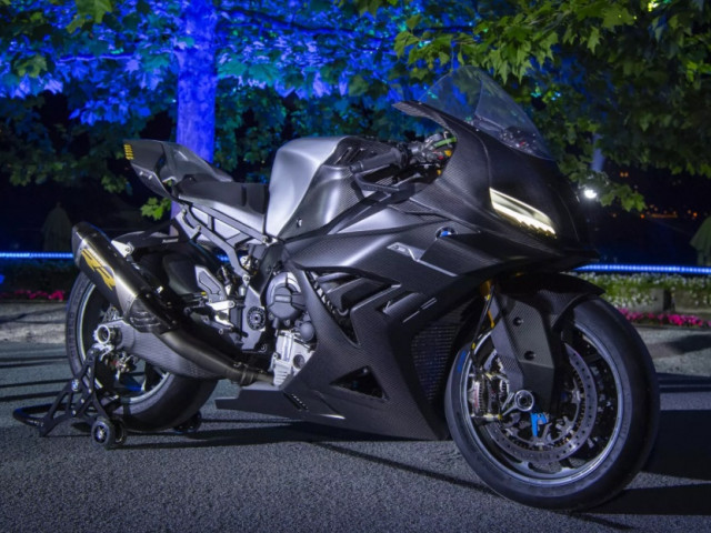 BMW trình làng Concept RR: Siêu mô tô ý tưởng phủ carbon, công suất hơn 227 mã lực