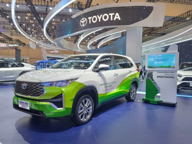 Toyota ra mắt Innova Hybrid phiên bản mới chạy bằng nhiên liệu sinh học: Tăng tốc phấn kích như xe điện
