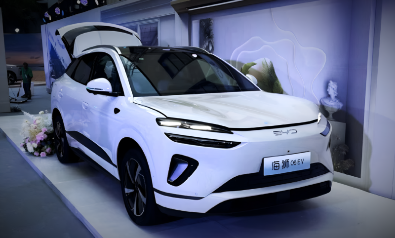 BYD Sealion 06 2026 ra mắt: Có cả bản thuần điện và plug-in hybrid, giá từ 19.300 USD