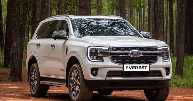 Giá xe Ford Everest lăn bánh kèm ưu đãi tháng 8/2025