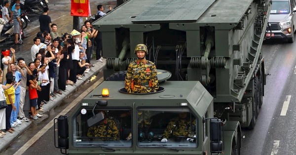 "Gã khổng lồ" dài gần 20 m, chịu tải hơn 72 tấn xuất hiện tại Tổng hợp luyện diễu binh 2/9 có gì đặc biệt?