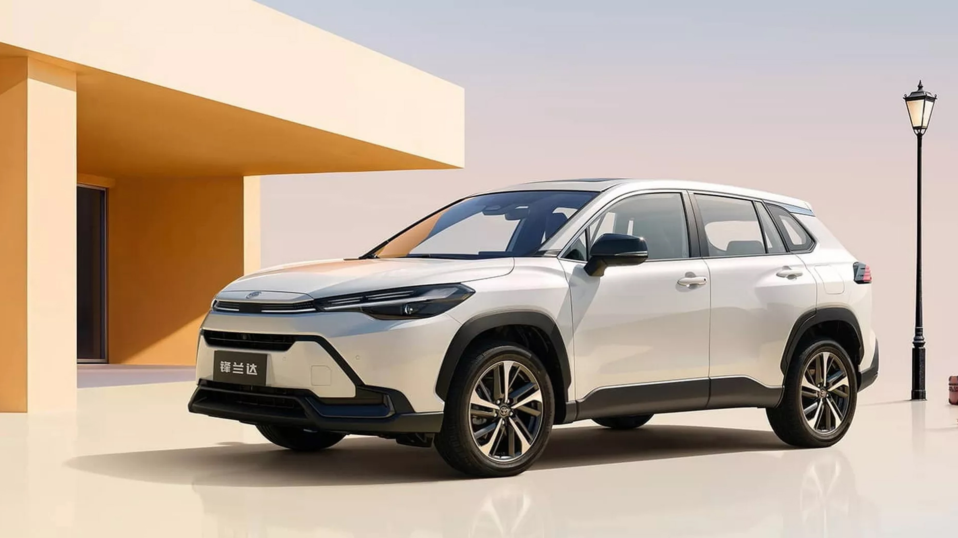 Toyota Frontlander - SUV mới "lạ mà quen"