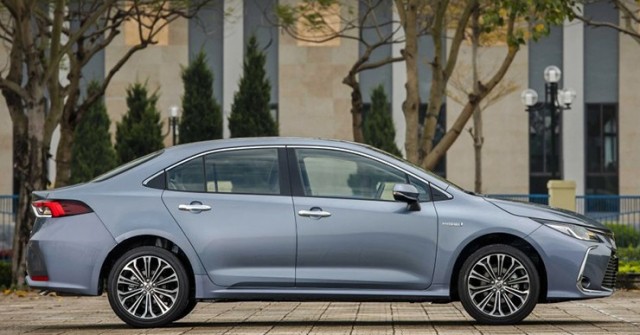 Giá xe Toyota Corolla Altis lăn bánh kèm ưu đãi tháng 6/2025