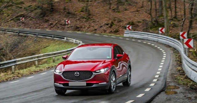 Giá xe Mazda CX-30 niêm yết và lăn bánh tháng 8/2025