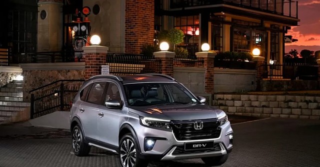 Giá xe Honda BR-V lăn bánh tháng 11/2024, ưu đãi 50% phí trước bạ