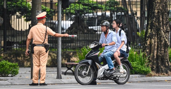 CSGT sẽ kiểm tra lý thuyết, thực hành với lái xe bị trừ hết điểm bằng lái: Trong 19 phút, tài xế bằng A1, B1 phải đạt số điểm này!