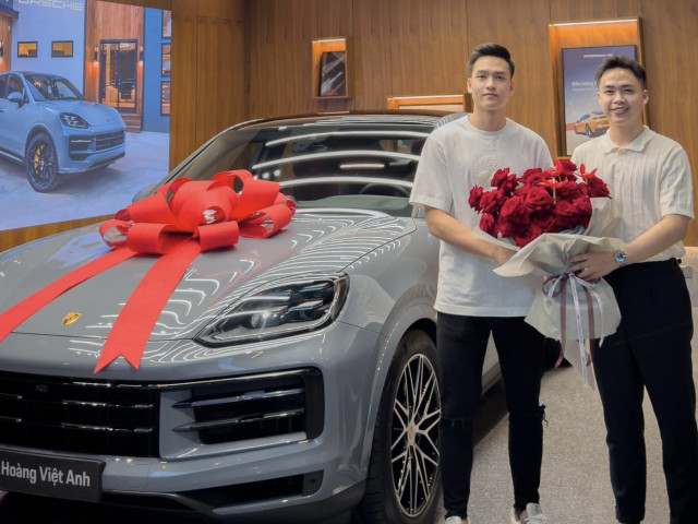 Trung vệ Bùi Hoàng Việt Anh tậu Porsche Cayenne giá 5,8 tỷ đồng