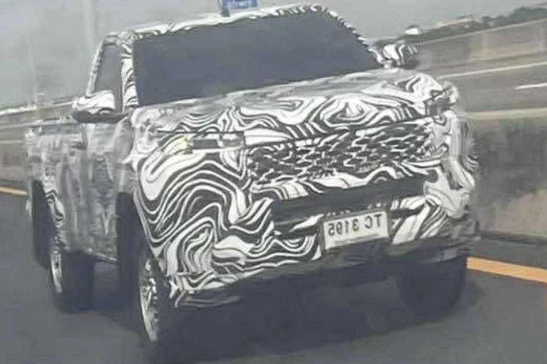 Toyota Hilux thế hệ mới lộ diện: Vẫn giữ chất ‘nồi đồng cối đá’ nhưng hiện đại hơn