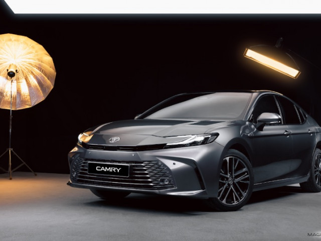 Toyota Việt Nam âm thầm tăng giá bán của Camry và Fortuner