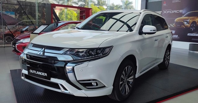 Giá xe Mitsubishi Outlander tháng 11/2024, lăn bánh giảm 50% phí trước bạ