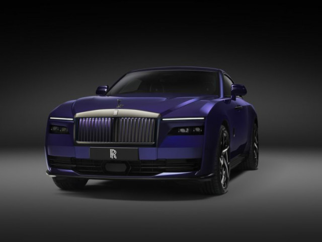 Rolls-Royce Black Badge Spectre có giá 20,6 tỷ đồng tại Việt Nam