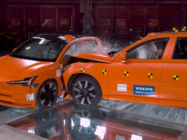 [VIDEO] Volvo lấy EX90 đâm EX30 để chứng minh mức độ an toàn