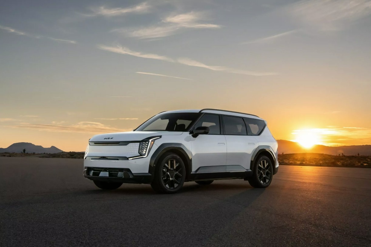 Kia EV9 2026 bất ngờ giảm giá, thêm bản Nightfall mạnh mẽ và nhiều nâng cấp đáng giá