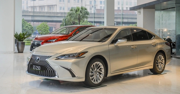 Nhờ mức thuế nhập khẩu mới, Lexus ES giảm giá tới 260 triệu đồng