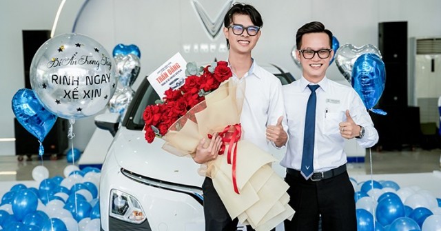 Mua 1 được 2: Khách hàng VinFast “xé túi mù” trúng thêm ô tô, xe máy điện