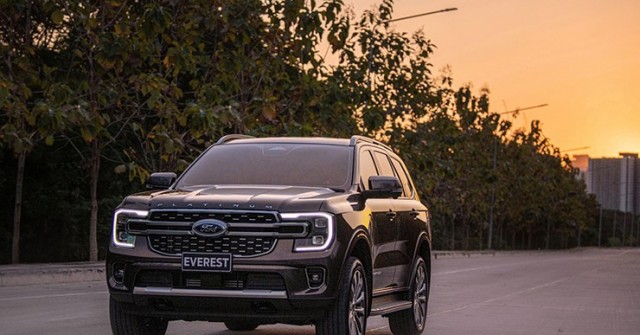 Giá xe Ford Everest tháng 7/2025, tặng Camera và Bảo hiểm vật chất