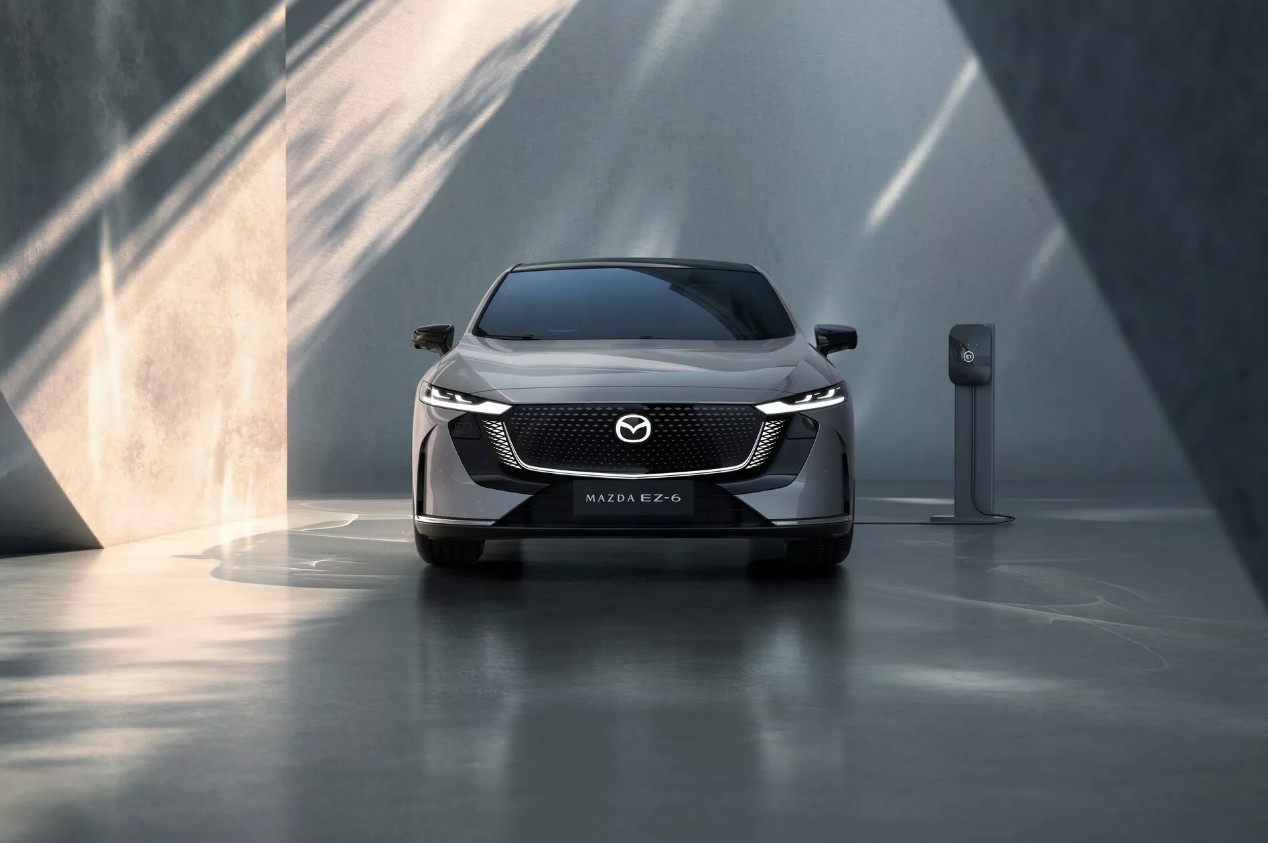 Mazda EZ-6 Electric trình làng với thiết kế bắt mắt, giá từ 19.600 USD