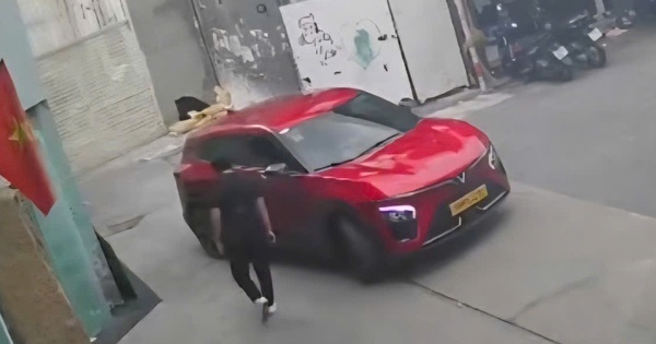 Công an vào cuộc vụ nam sinh ở TP HCM mất tích sau khi lên ô tô màu đỏ