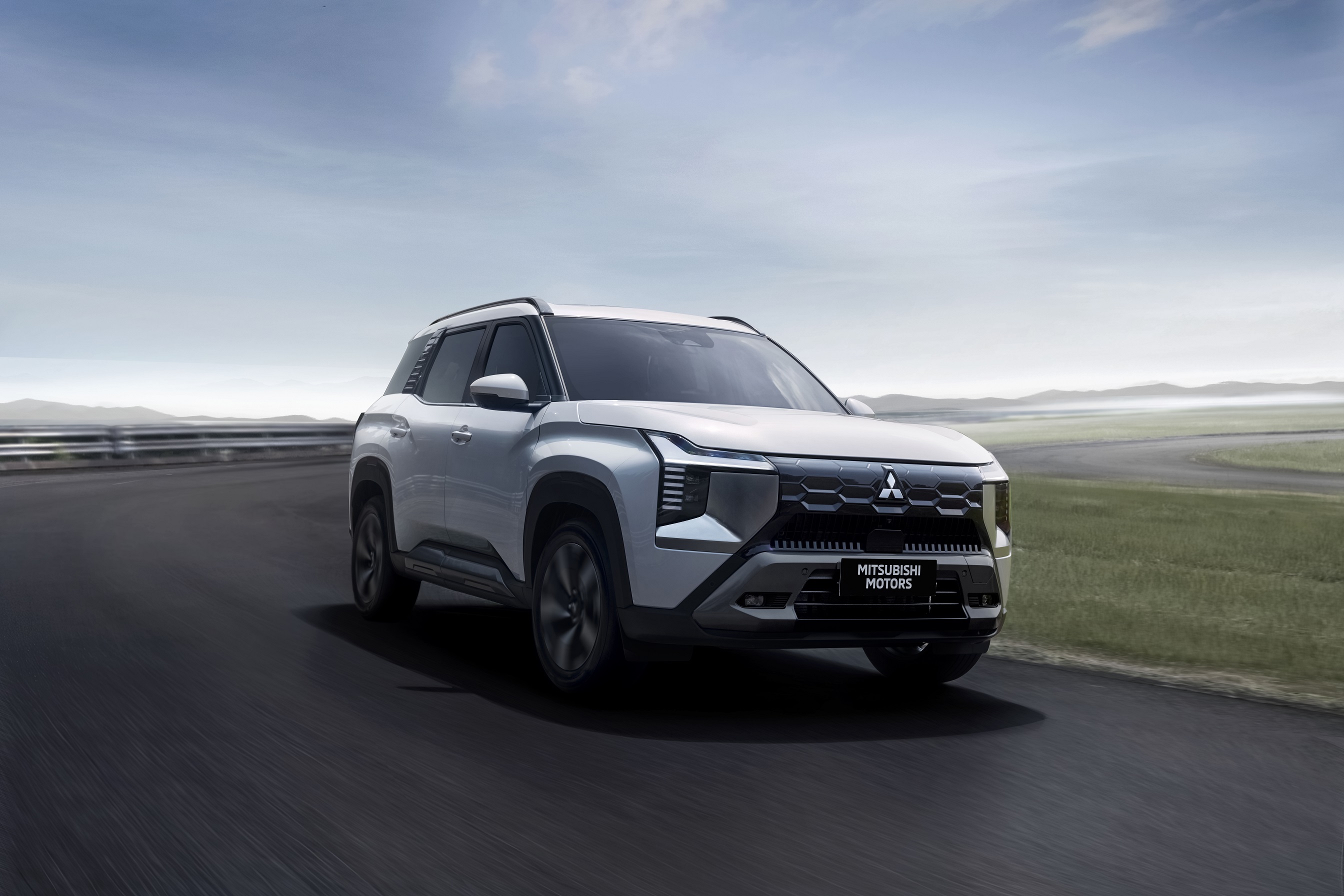 Mitsubishi cân nhắc phát triển bản hybrid cho mẫu SUV 7 chỗ Destinator