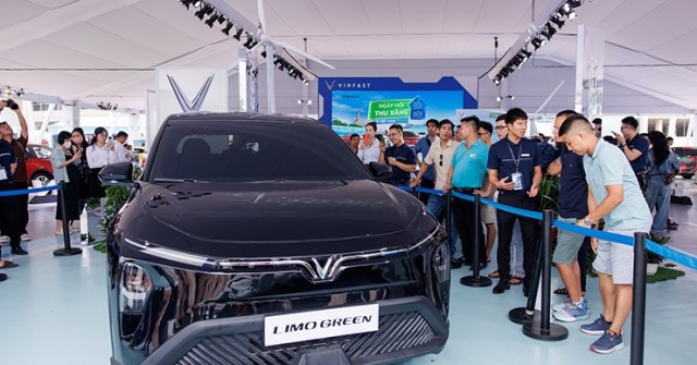 Cơ hội đổi từ xăng sang điện cho tài xế dịch vụ tại “Ngày hội xanh - Thu xe xăng, Lên đời xe xanh”