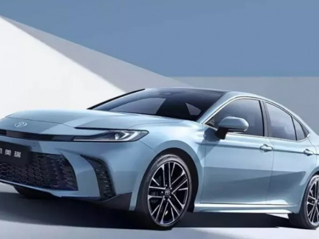 Toyota Camry 2026 ra mắt: Thêm bản hybrid thể thao, giá từ 601 triệu VNĐ