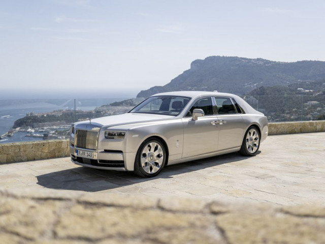 Rolls-Royce mùa hè 2025 tại Saint-Tropez: Trải nghiệm đỉnh cao bên bờ Riviera