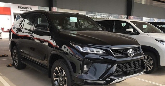 Bộ đôi xe Toyota Camry và Fortuner tăng giá bán tại Việt Nam