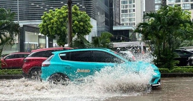 5 lưu ý khi lái ô tô điện qua vùng ngập nước