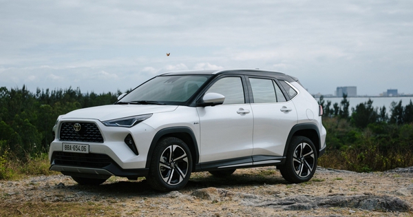 Triệu hồi Toyota Yaris Cross HEV tại Việt Nam do lỗi kính nóc