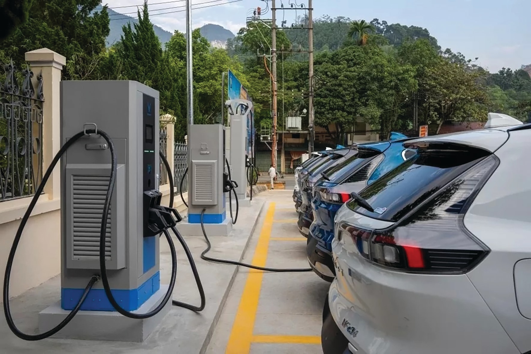 Có tiền muốn đầu tư trạm sạc cũng không dễ