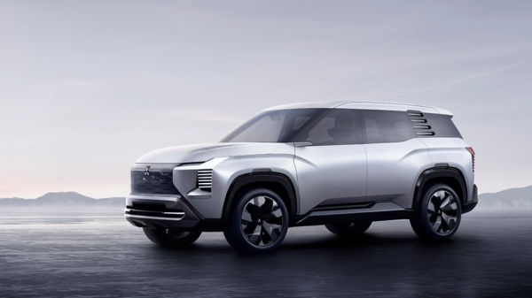 Mitsubishi ra mắt mẫu concept DST