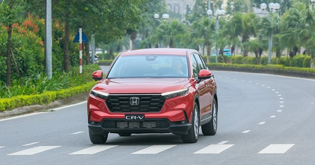 Honda CR-V giá từ 1,029 tỷ đổng, giảm 50% phí trước bạ