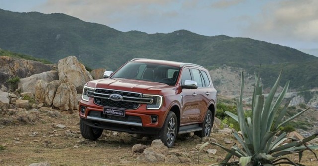 Giá xe Ford Everest cập nhật tháng 12/2024, ưu đãi 50% phí trước bạ