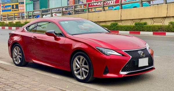 Lexus RC 300 ‘siêu lướt’ 9.000km được chào giá 1,9 tỷ, bằng hơn nửa giá lăn bánh niêm yết sau 5 năm